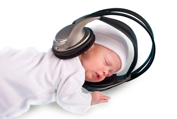 耳電話を介して音楽を聴いて新生児の子供 — ストック写真