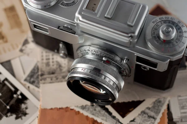 Camera en oude foto's close-up. — Stockfoto