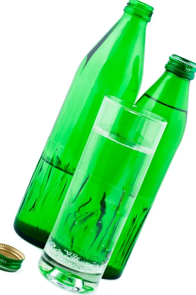 Botellas de agua aisladas en blanco . —  Fotos de Stock