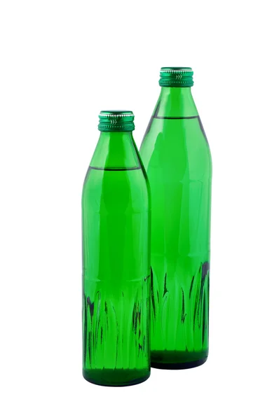 Woda w butelkach na białym tle. — Zdjęcie stockowe