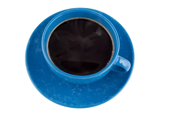 Гаряча чорна кава в чашці, ізольована на білому, вид зверху . — стокове фото