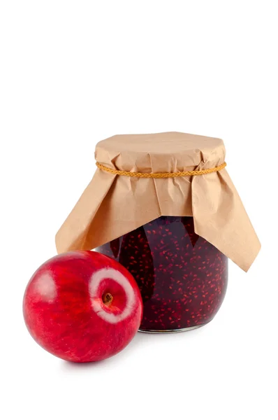 Gem într-un borcan de sticlă cu un fundal alb izolat cu mere . — Fotografie, imagine de stoc