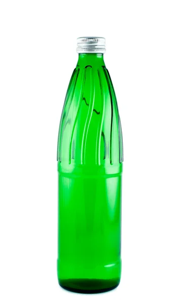 Wasser in einer Flasche isoliert weiß. Schneidpfad. — Stockfoto