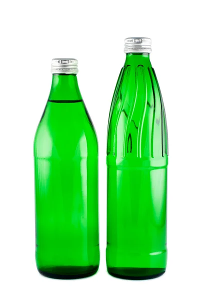 Bottiglie con acqua minerale isolata su sfondo bianco ritaglio — Foto Stock