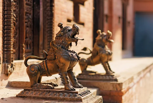 Löwenmonster-Statue, bhaktapur, nepal — Stockfoto