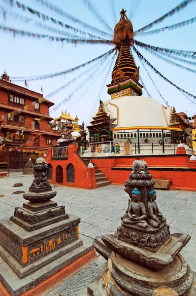 Plaza antigua, santuarios y arquitectura stupa, Katmandú, Nepal — Foto de Stock
