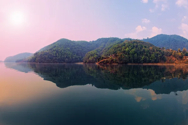 Beautiful green hills landscape from boat view on Phewa lake, Po — Stock Photo, Image