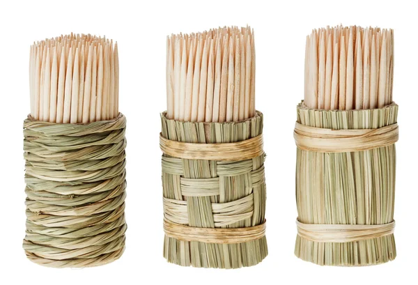 Bunch of wooden toothpick in round wattled straw holder — Stock Photo, Image