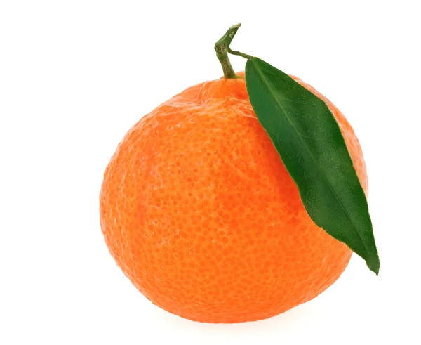 Single fresh tangerine with green leaf — Stock Photo, Image