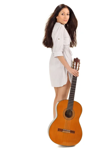 Jeune Belle Fille Brune Chemise Blanche Avec Guitare Acoustique — Photo