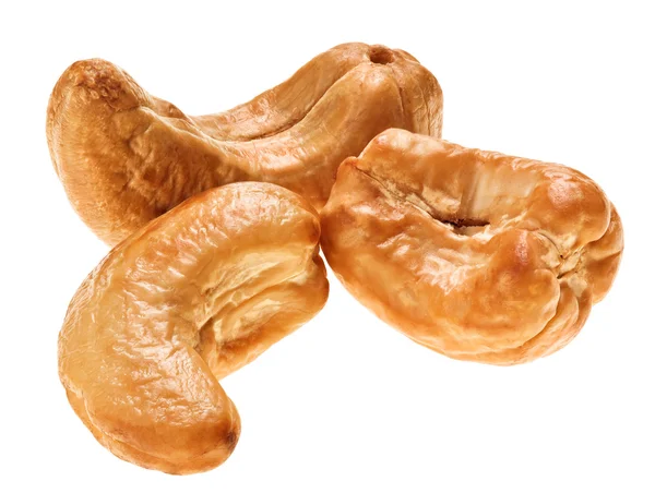 Tres nueces de anacardo tostadas sin cáscara, aisladas en blanco — Foto de Stock