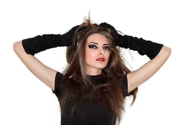 Mladá krásná žena v černém sametu rukavice drží její vlasy, kroužek — Stock fotografie