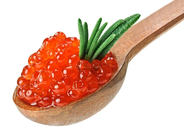 Montón de caviar de salmón rojo en cuchara de madera con hoja de romero —  Fotos de Stock