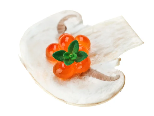 Canape élégante avec brindille de thym de caviar rouge et agarique — Photo
