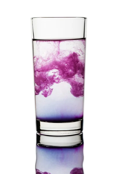 Mistura Bebida Líquida Vidro Água Isolado Branco — Fotografia de Stock