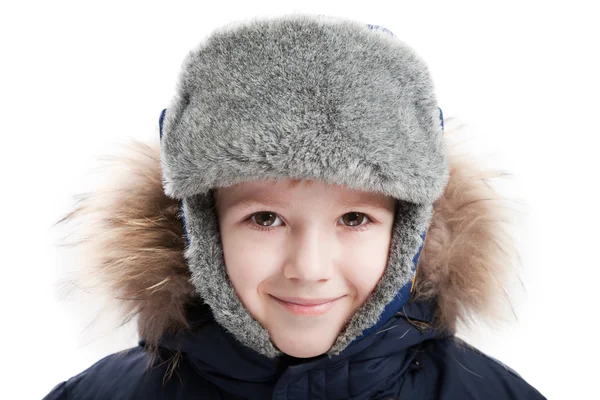 冬季毛皮帽子服装儿童男孩幸福微笑 — 图库照片