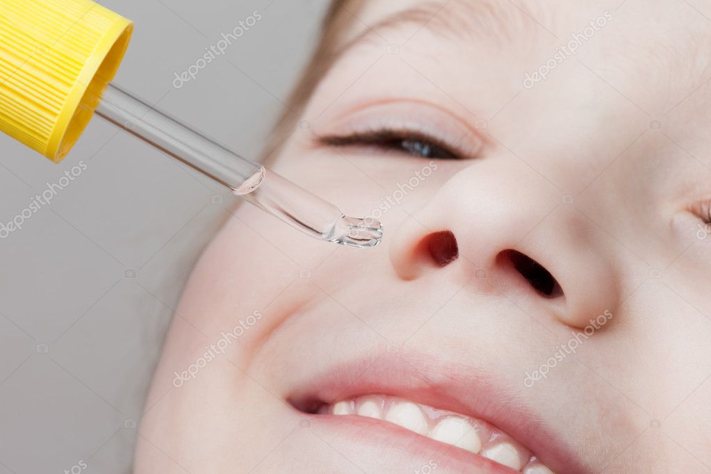 http://static5.depositphotos.com/1000387/491/i/950/depositphotos_4918584-Applying-nasal-dropper.jpg