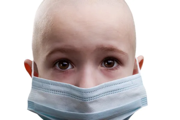 Criança em máscara de medicina — Fotografia de Stock