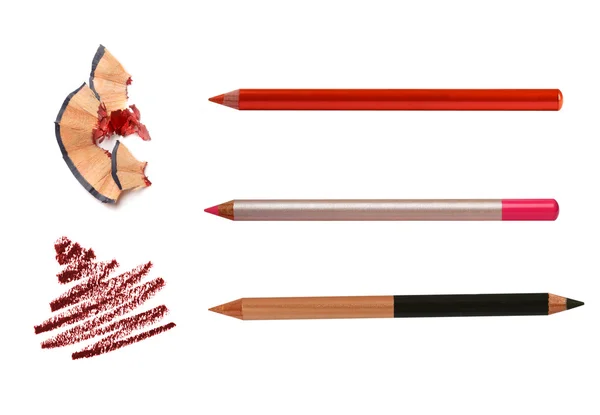 Afilado de lápices cosméticos con cáscara en blanco y muestra de trazos — Foto de Stock