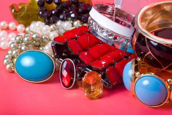 Jewelry Set Composition Pink Background Rings Pearl Necklace Bracelets — Stok fotoğraf