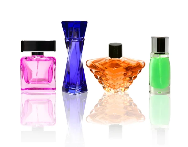 Lahvičky parfému izolované na bílé — Stock fotografie
