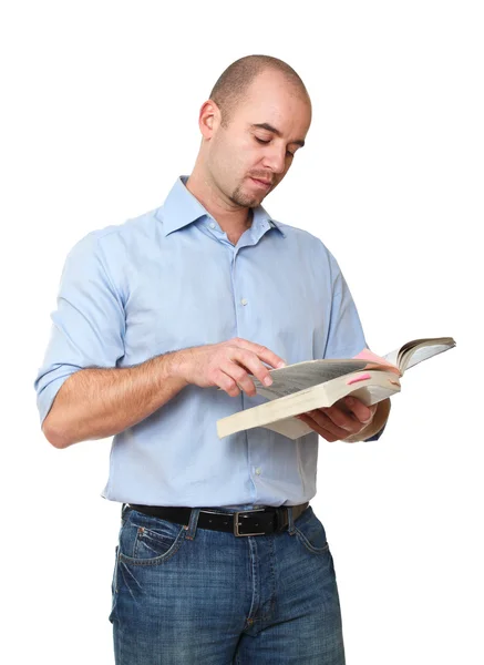 Чоловік читає книгу — стокове фото