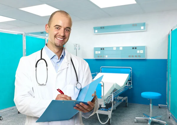 Médico amigável no hospital — Fotografia de Stock