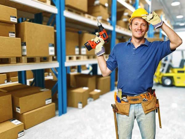 Handyman no armazém — Fotografia de Stock