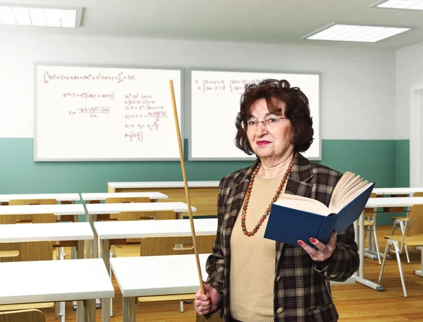 Vrouw leraar op school — Stockfoto