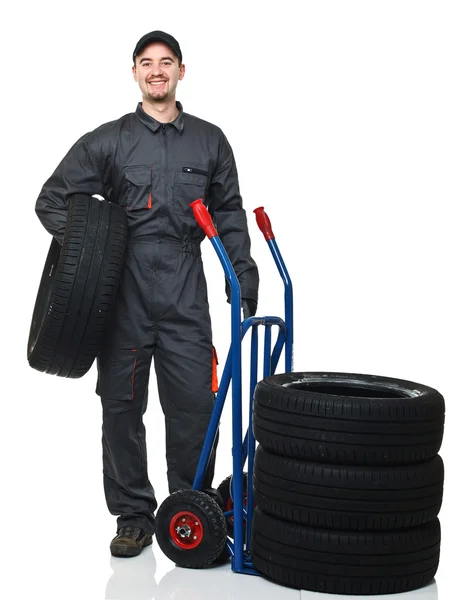 Mann Mit Garagenanzug Und Reifen Auf Weißem Hintergrund — Stockfoto