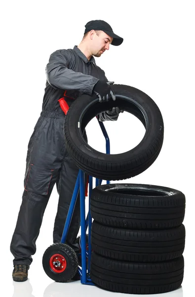 Kaukasische Mechaniker Pose Reifen Auf Handtruc Isoliert Auf Weißem Hintergrund — Stockfoto