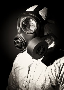 Gaz maskeli adam.