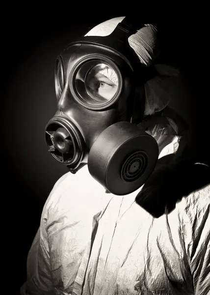 Homme avec masque à gaz — Photo