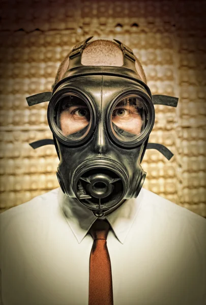 Podnikatel s plynovou masku — Stock fotografie