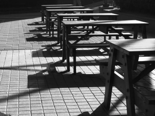 Пікнік лавки і столи — стокове фото