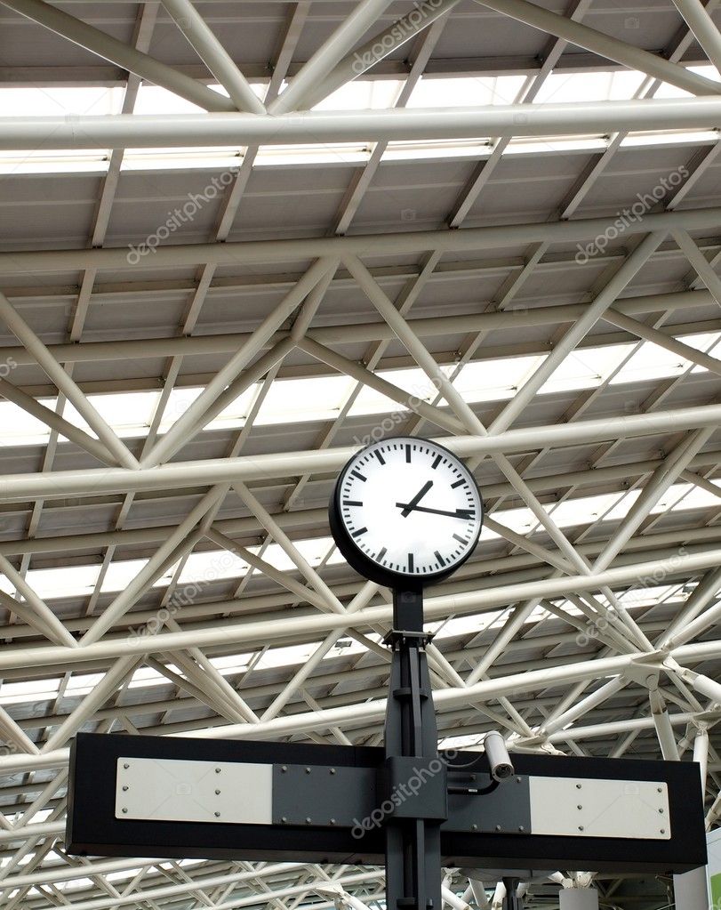 A large clock in the main concourse of a train station