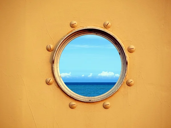 Vista del océano a través de un ojo de buey — Foto de Stock