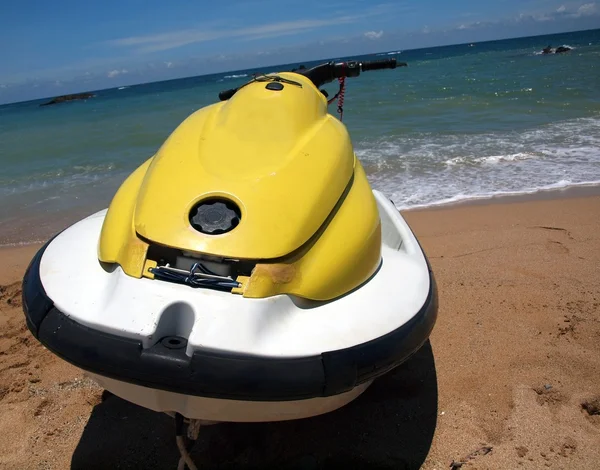Moto acuática amarilla — Foto de Stock