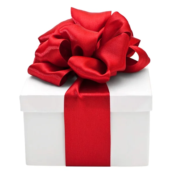 Weiße Geschenkschachtel Mit Roter Schleife Isoliert Auf Weiß — Stockfoto