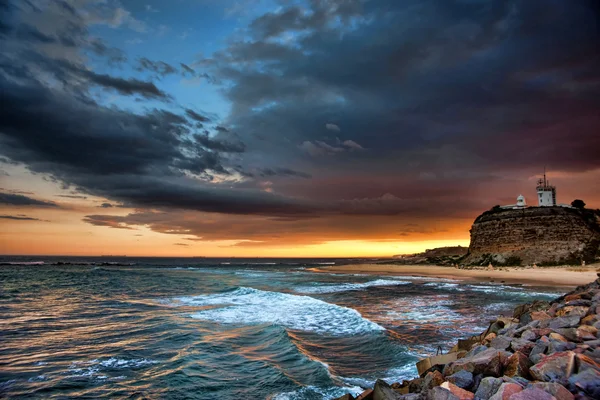 Zachód Słońca Oceanie Latarnia Morska Newcastle — Zdjęcie stockowe