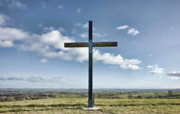 フィールドのキリストのキリスト教の十字のイメージ — ストック写真