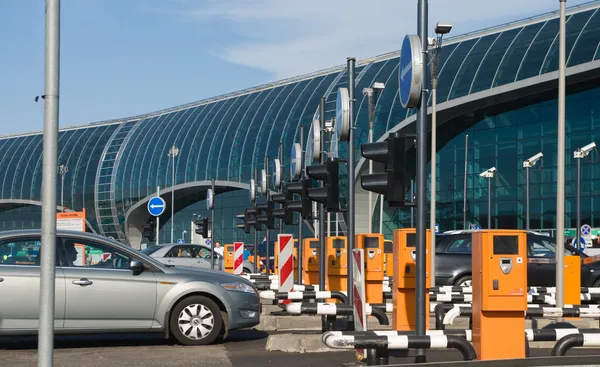 Domogyedovói nemzetközi repülőtér. Fizetett parkoló Jogdíjmentes Stock Képek