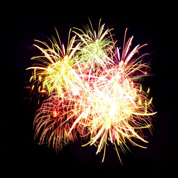 Strisce di fuochi d'artificio nel cielo notturno, sfondo celebrazione — Foto Stock