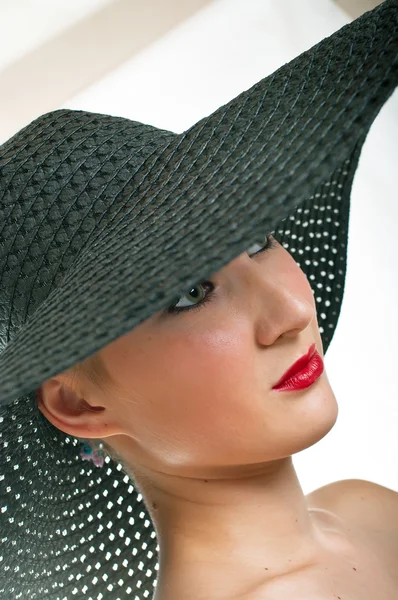 Donne in cappello nero — Foto Stock