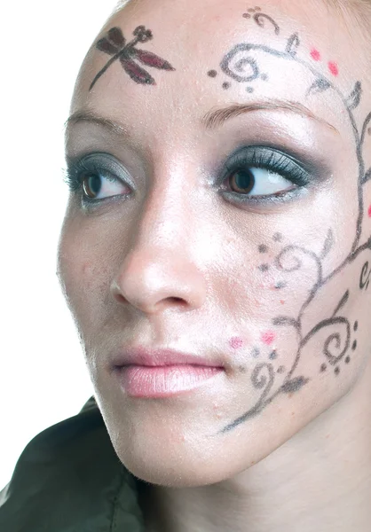 Frauen mit Blumenmuster im Gesicht — Stockfoto