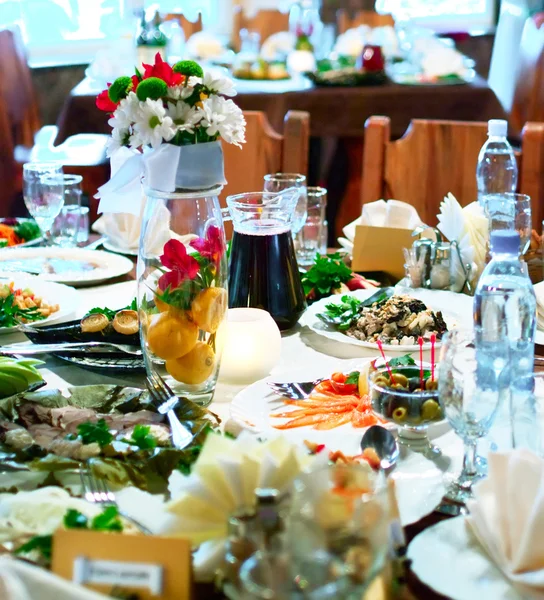 Еда на столе — стоковое фото
