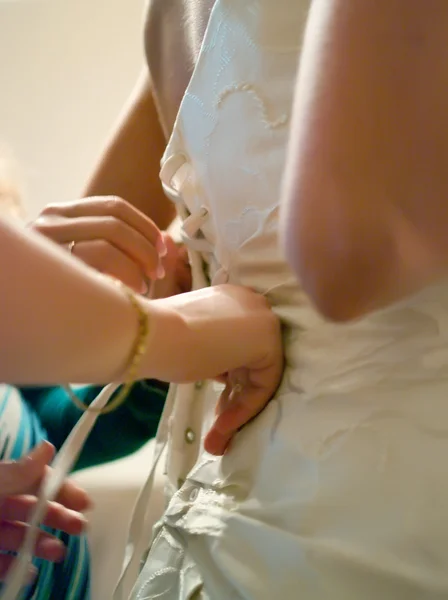 花嫁のドレスアップ — ストック写真
