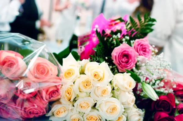 Beige och rosa rosor — Stockfoto