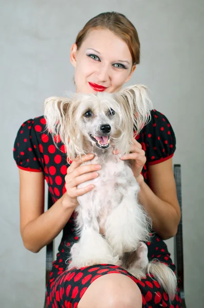 Menina e chinês crista cão — Fotografia de Stock