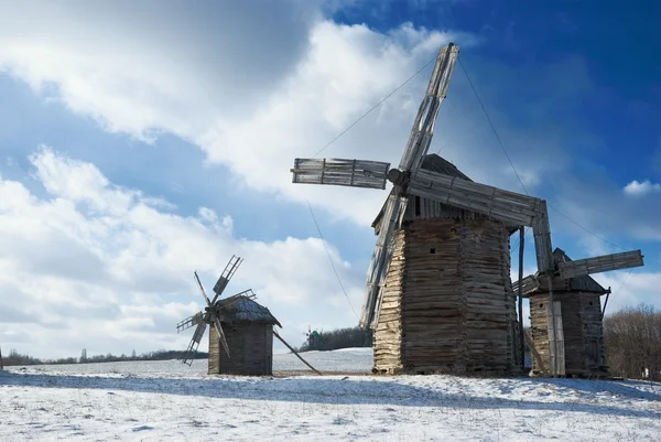 Stary, drewniany wiatrak — Zdjęcie stockowe